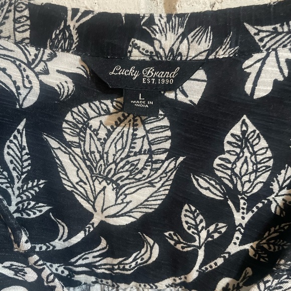 LUCKY BRAND Large Boho top. Excellent like new condition.black and cream floral - Picture 3 of 10